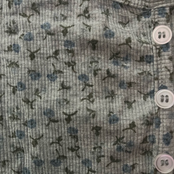 SIZE SMALL floral cropped tshirt - Picture 5 of 5